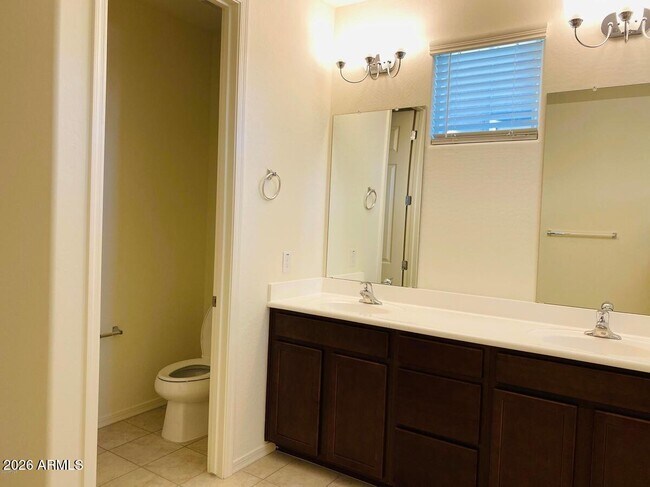 Building Photo - 744 W Flintlock Way