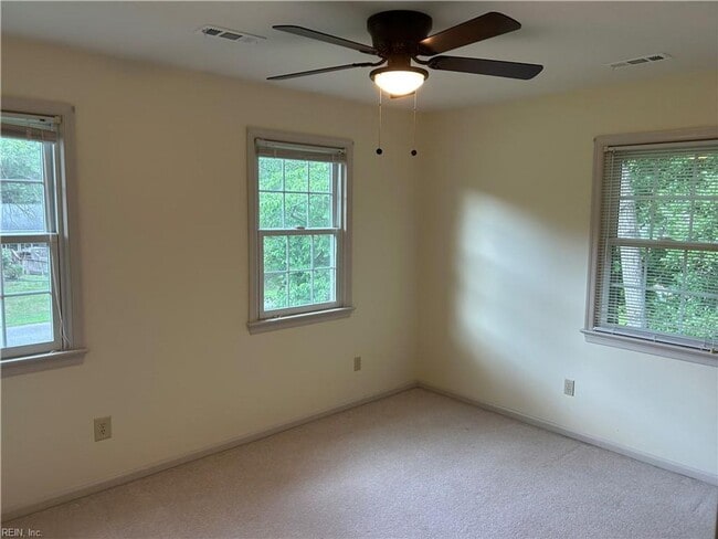 Building Photo - 203 Kenmar Dr