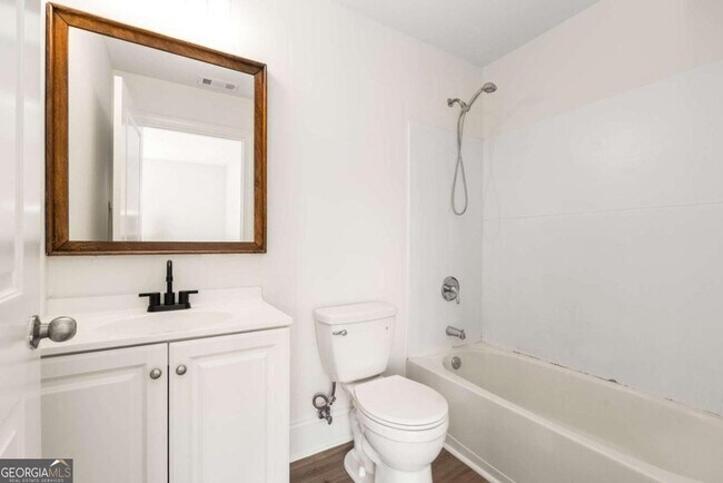 Building Photo - 94 Lucy St SE