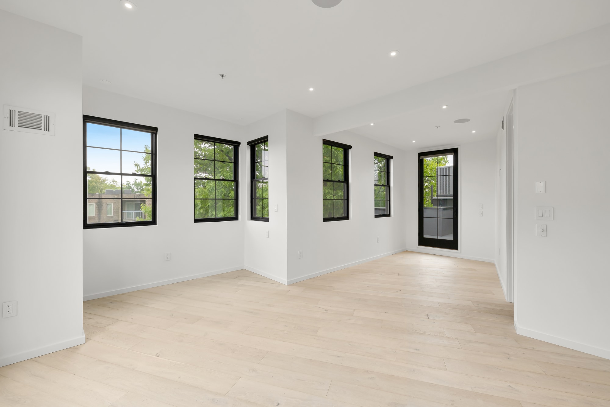 Building Photo - 1451 Maryland Ave NE