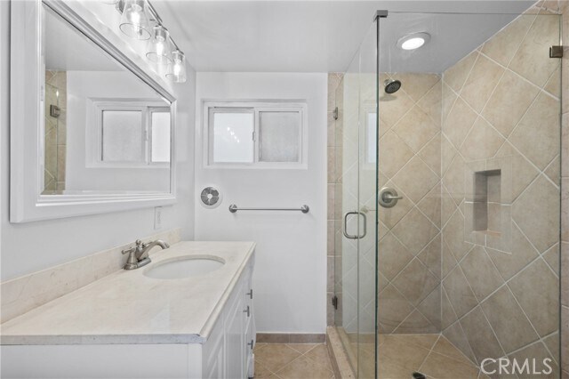Building Photo - 648 Loma Dr