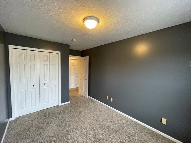 Building Photo - Lake Bella Vista Townhome Rockford
