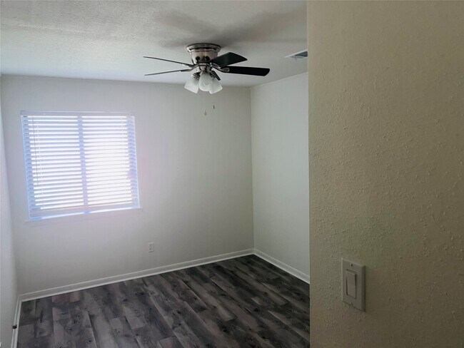 Building Photo - 3907 Windmill St