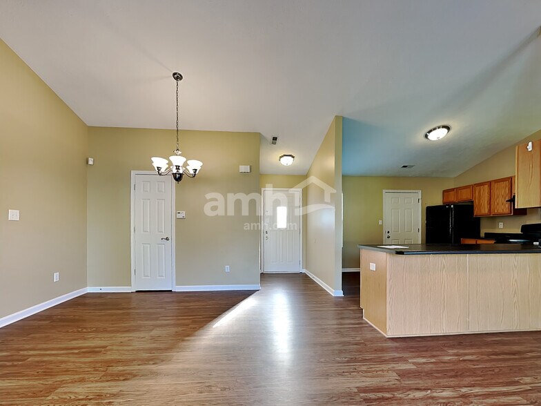 Building Photo - 252 Woodfield Dr