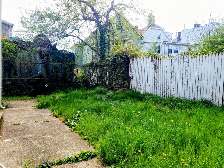 Building Photo - 33 Lafayette St