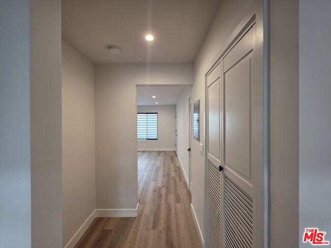 Building Photo - 3660 Watseka Ave