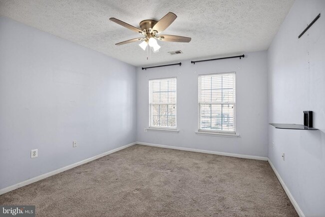 Building Photo - 2323 Springdale Ln