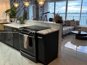 Building Photo - 7601 E Treasure Dr