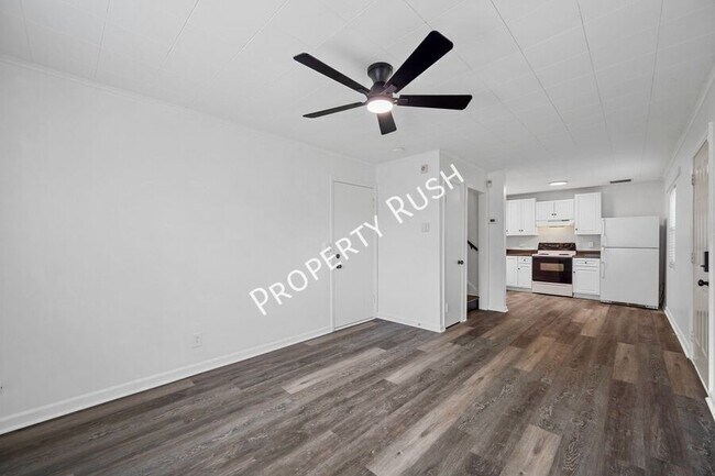 Building Photo - 424 Hedgewood Dr