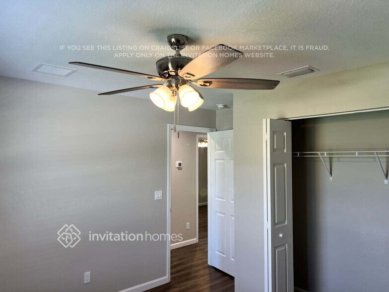 Building Photo - 2482 SW Fair Isle Rd