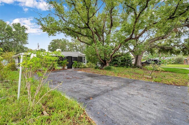 Primary Photo - 209 Southeast Jefferson Cir N