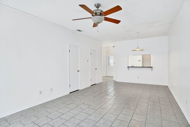 Building Photo - 601 E Burgess Rd