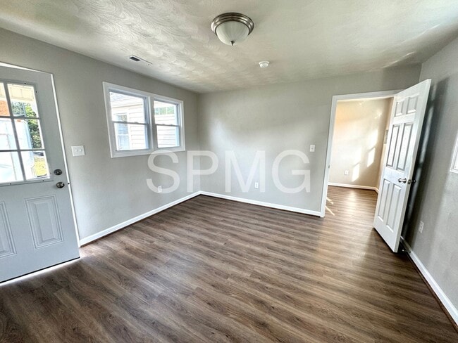 Building Photo - 1016 26th St SW