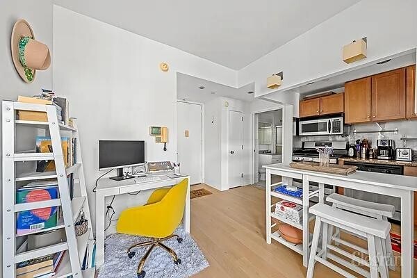 Building Photo - 520 W 23 St