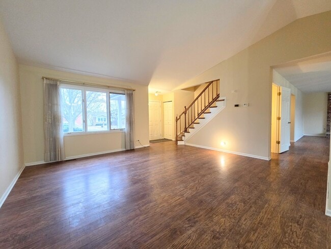 Building Photo - 1013 Meadow Lake Dr