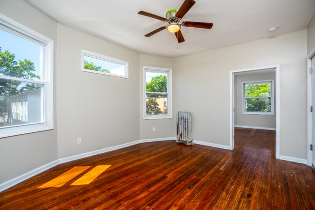 Building Photo - 322-324 S Clinton St