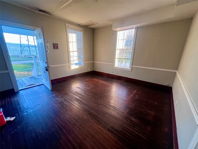 Building Photo - 621 Harrison Ln