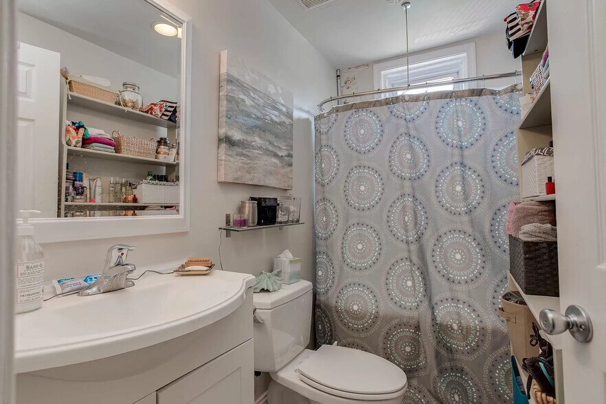 Building Photo - 1226 Saint Paul St