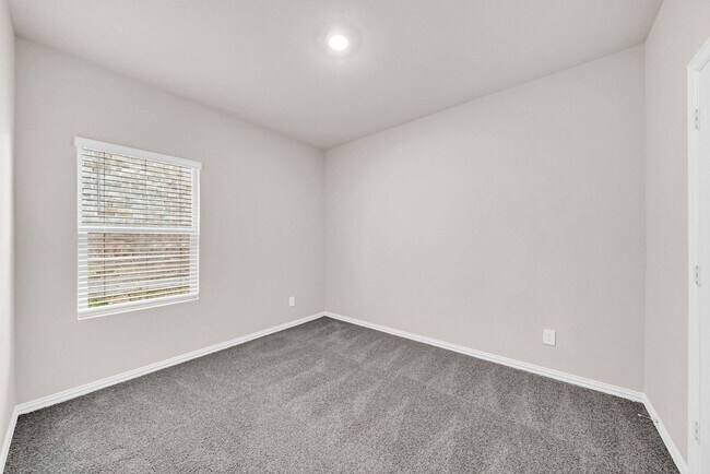 Building Photo - 417 Martell Rd
