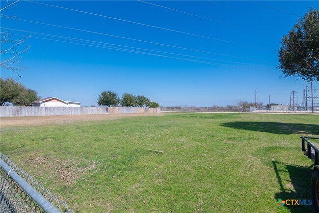 Building Photo - 121 Castlewood Dr