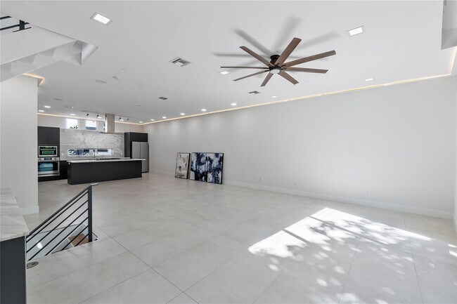 Building Photo - 3270 NE 15th St