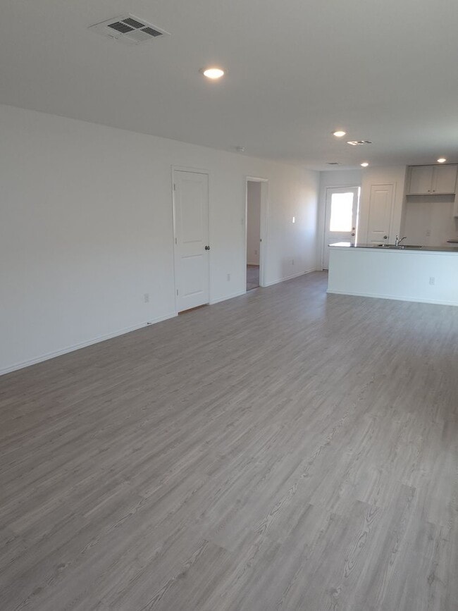 Building Photo - Converse Area - Knox Ridge