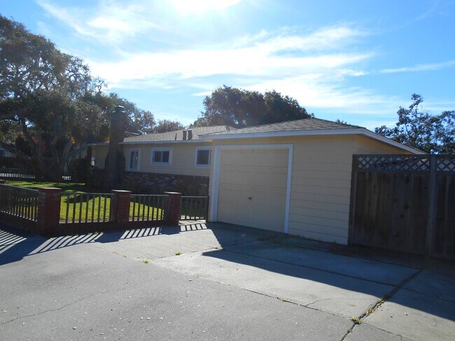 Building Photo - 261 Lerwick Drive