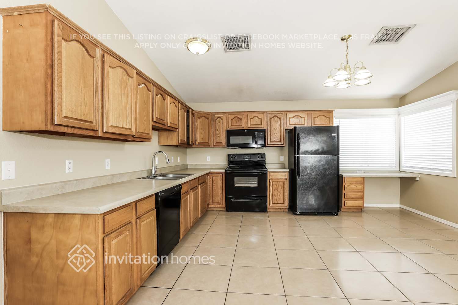 Building Photo - 134 S Main Dr