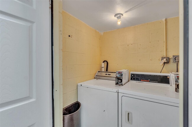 Building Photo - 324 Indiana St