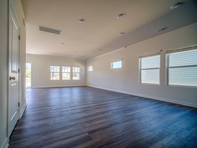 Building Photo - 515 Nixon Rd