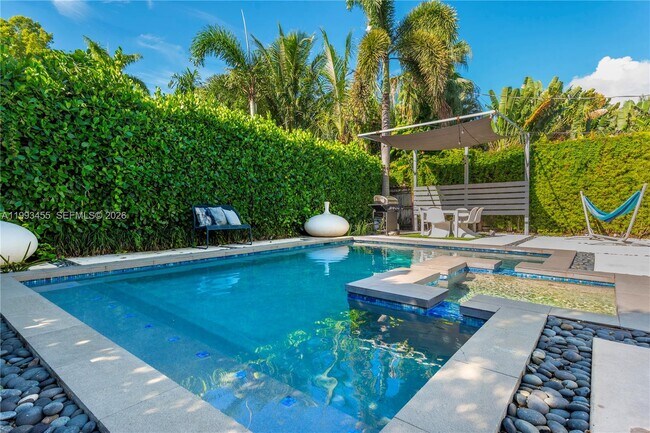 Building Photo - 738 NE 72nd Terrace