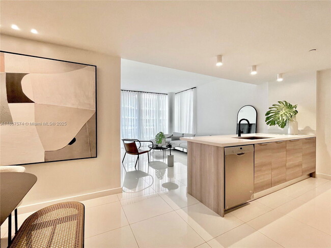 Building Photo - 9940 W Bay Harbor Dr
