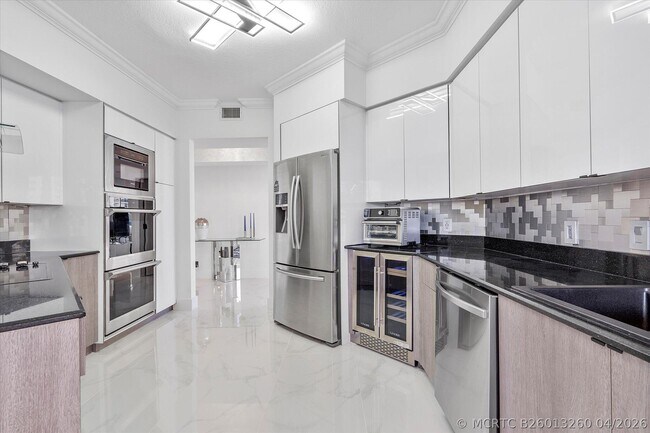 Building Photo - 3100 N Ocean Blvd