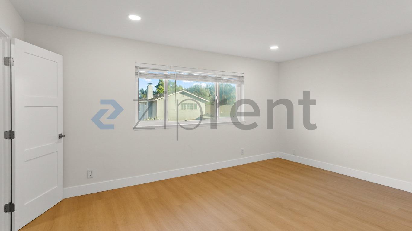 Building Photo - Unit