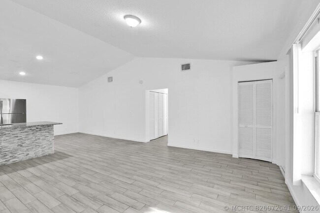 Building Photo - 13978 Folkestone Cir