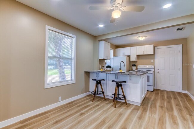 Building Photo - 1800 12th Ave S