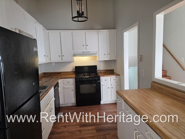 Building Photo - Amazing 3 Bedroom/ 2 Bath Home / Spacious Livingroom /  Flex Room / 1/2 Acre / Fenced Yard / Grea...