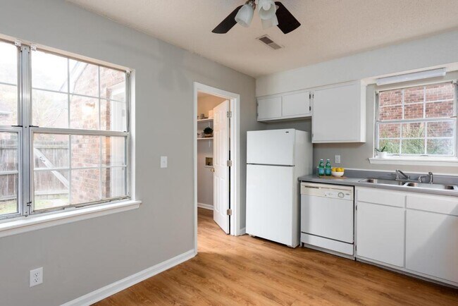 Building Photo - 1509 Nantahala Blvd