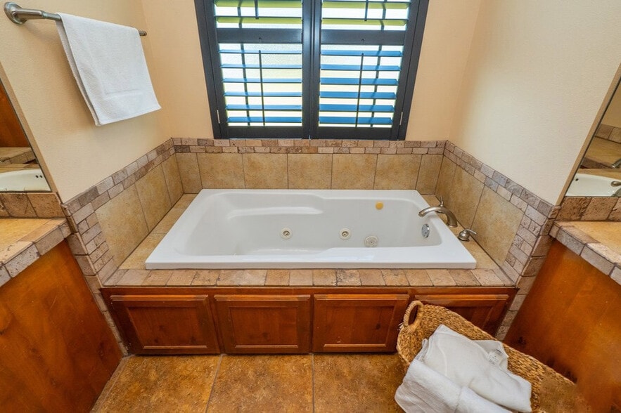 Building Photo - 6013 Stratford Ave