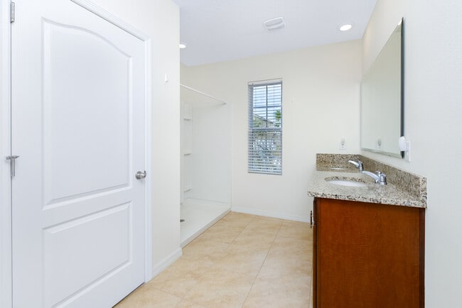 Building Photo - 1932 Red Canyon Dr