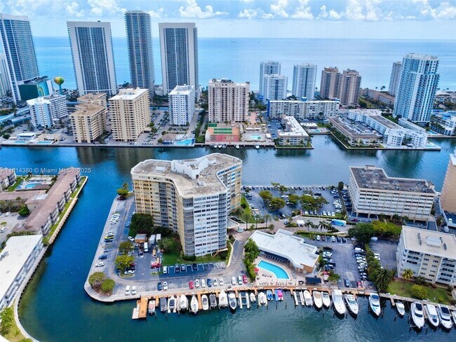 Building Photo - 100 Golden Isles Dr