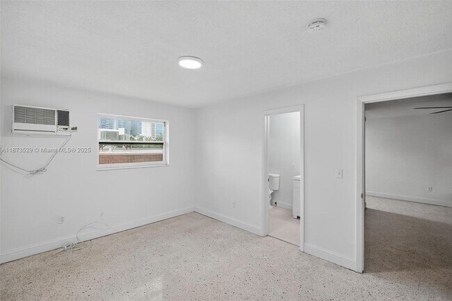 Building Photo - 458 SW 9th St