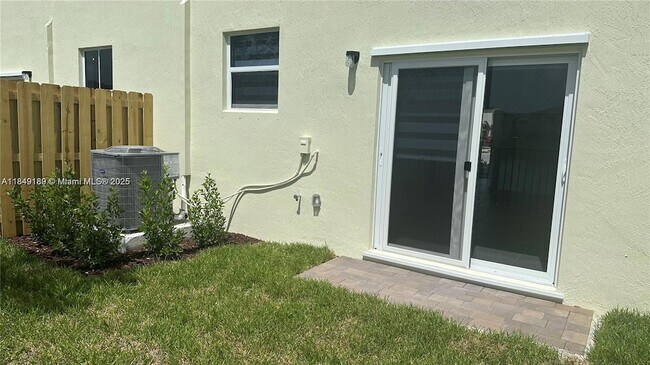 Building Photo - 2797 SE 25th Ave