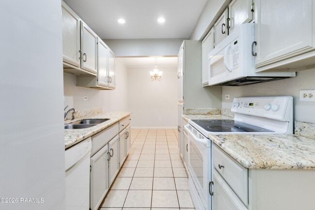 Building Photo - 200 Lodge Dr