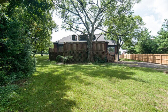 Building Photo - Classic Green Hills Tudor
