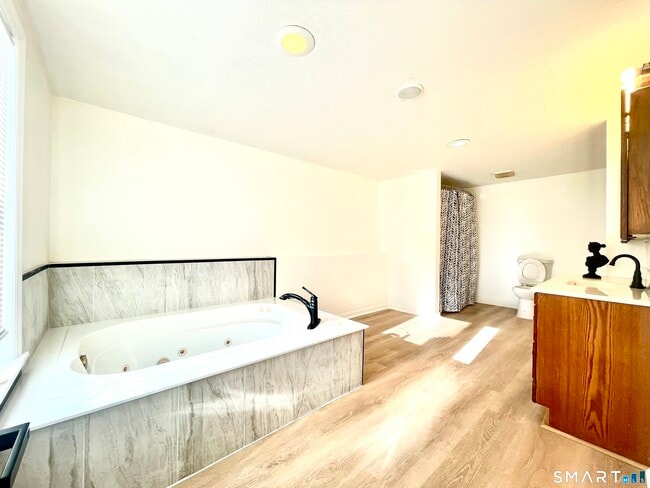 Building Photo - 112 Woodbine St