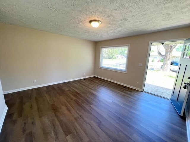 Building Photo - 2656 Calbert Dr