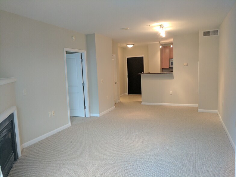 Building Photo - 851 N Glebe Rd