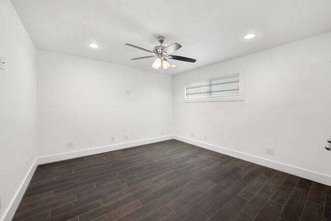 Building Photo - 234 Westheimer Rd