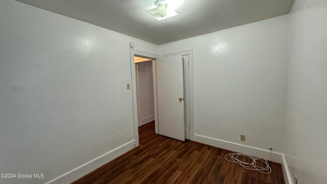 Building Photo - 46 Circular St